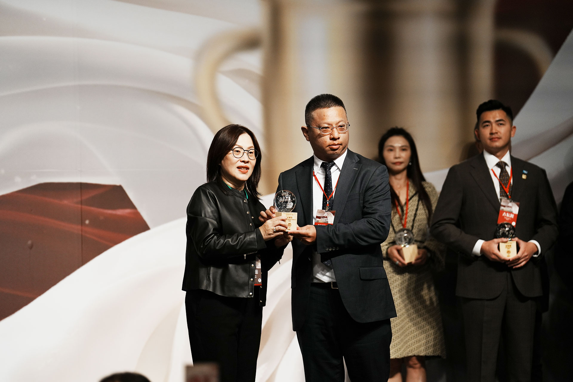 喜報(bào)！領(lǐng)志科技入選 2025 百大 MVP，北科大 EMBA 群星閃耀
